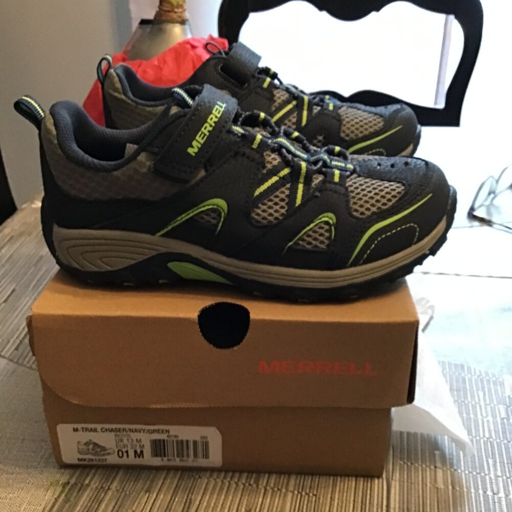 New Boy's Merrill Trail Chaser Sneakers--Size 1M, Navy and Green